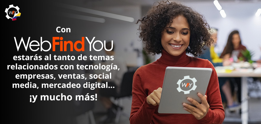 Empresaria Revisando Sitio Web de WebFindYou Para Estar al Tanto de los Eventos Tecnolgicos en Colombia