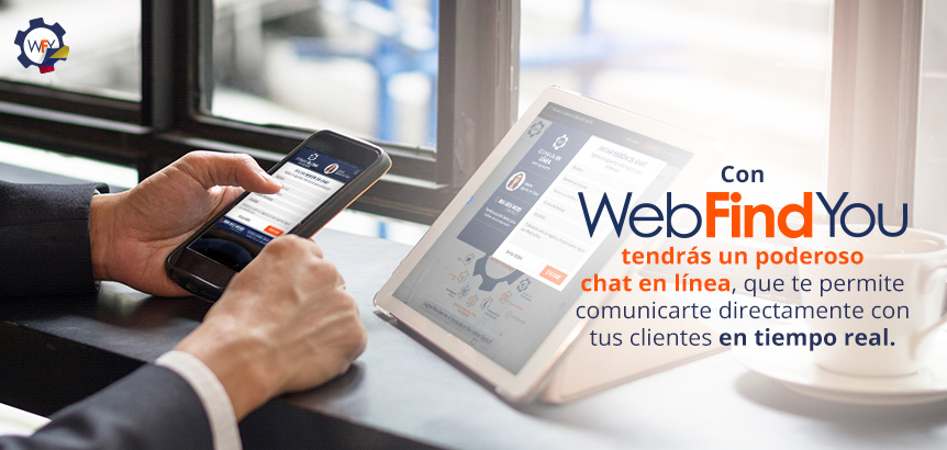 Manos de Hombre con Smartphone y Tablet Interactuando en el Chat en Lnea de WebFindYou