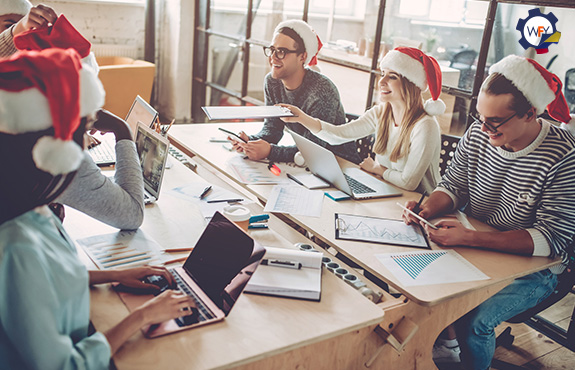 Empresarios con Gorros de Navidad